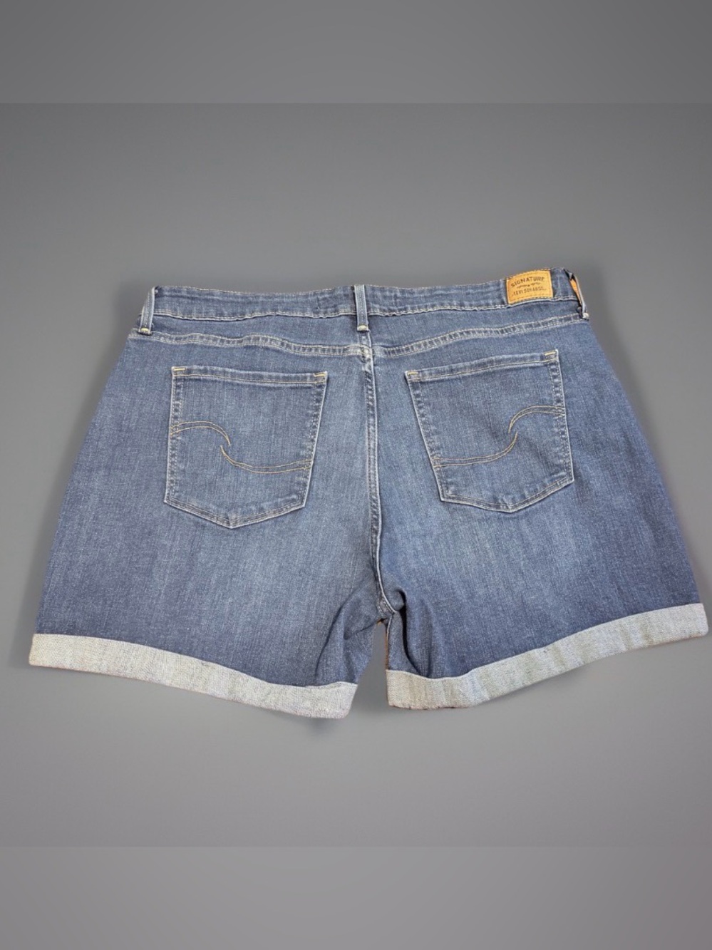 Levi Strauss Signature Mid Rise Denim Shorts Women’s size 14 W32 - Picture 2 of 7